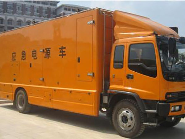 道孚冬季柴油发电机启动前，如何检查燃油系统中的积水？